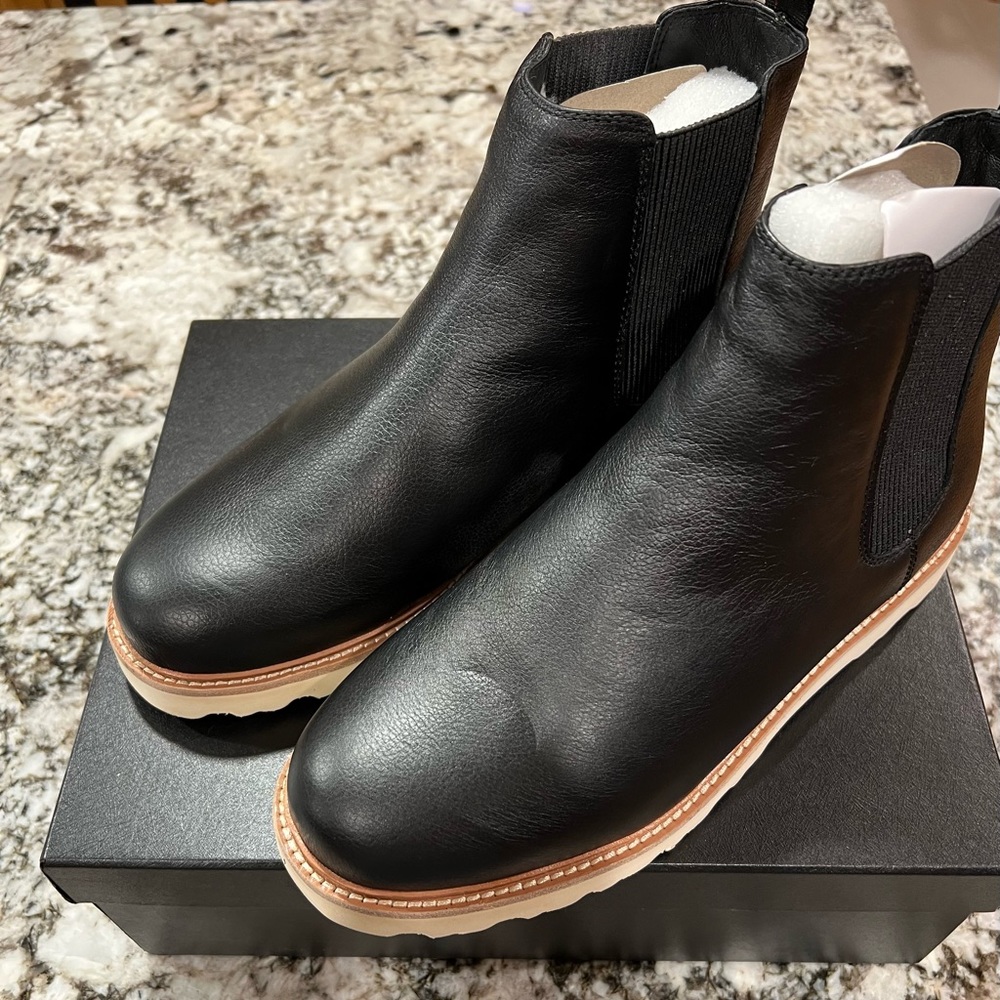 Men’s Australian Luxe boot new in box